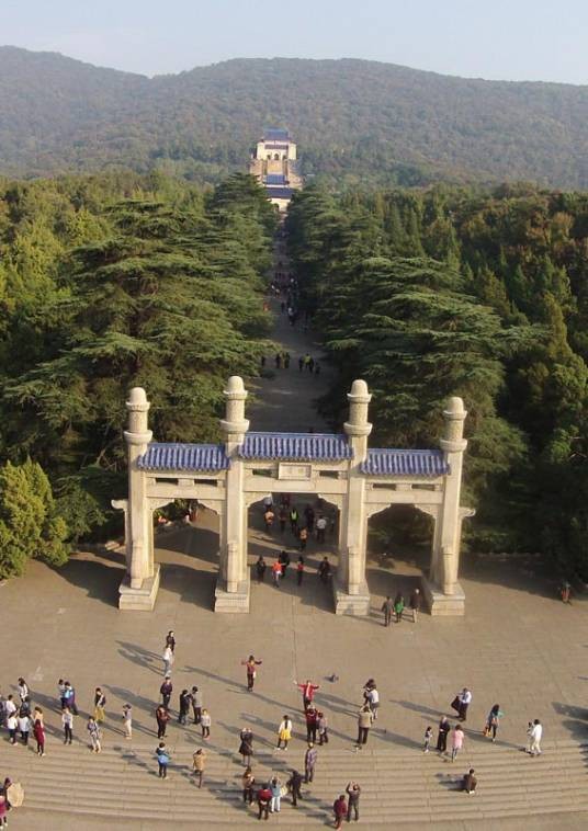 中山陵博爱广场