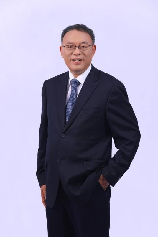 张译（欧洲自然科学院院士、辽宁依生生物制药有限公司原董事长）