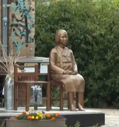 “慰安妇”受害者雕像