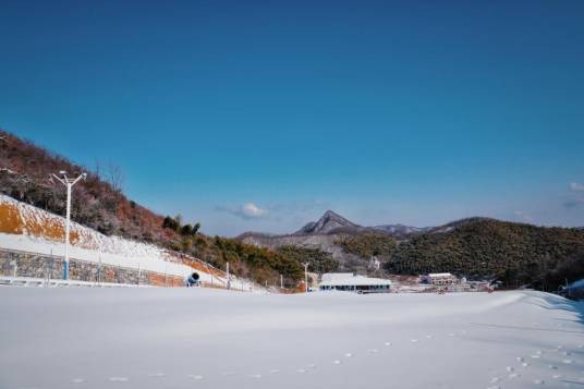 莲花山滑雪场（安徽省金寨县莲花山滑雪场）