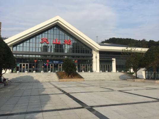 尖山站（湖南省长沙市境内长株潭城际铁路车站）