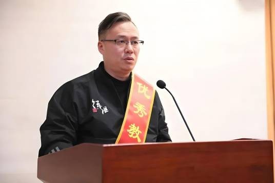 陈健(中国体操教练)