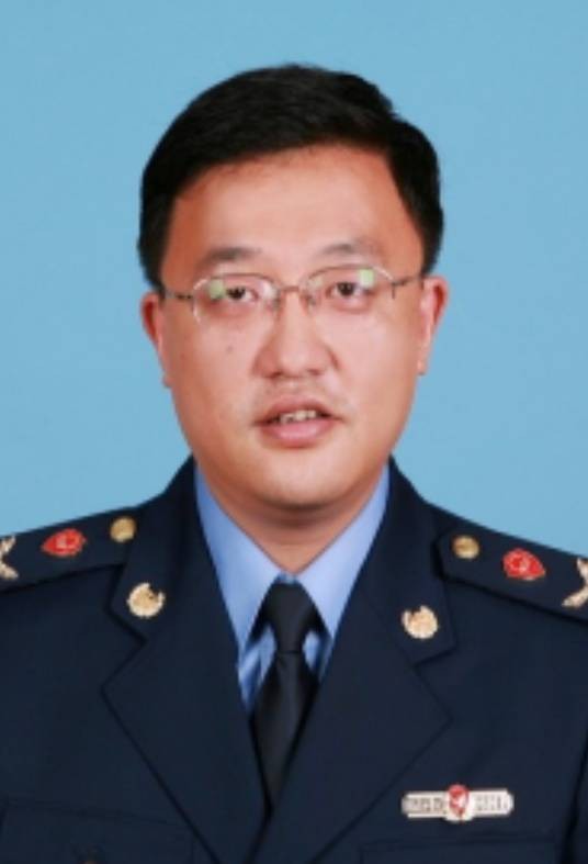 严卫东（浙江省宁波市海曙区营商环境建设办公室四级调研员）
