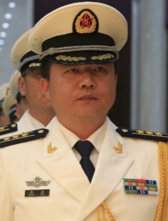 张星（海军泰州舰舰长）