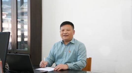 王忠诚（炎陵一中原校长）