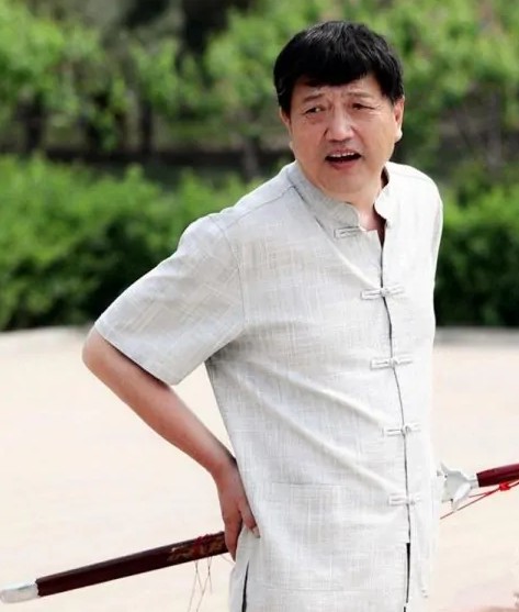罗伟（爱情现代都市剧《离婚律师》中的角色）
