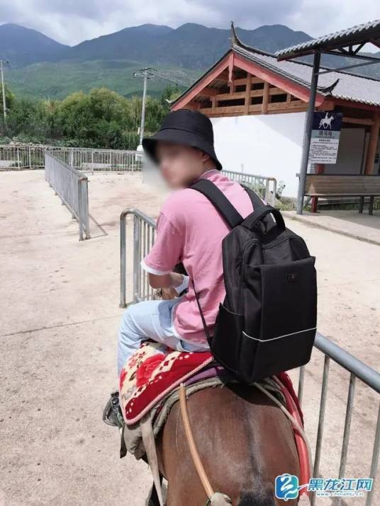 11·10重庆职高男生持刺死室友案
