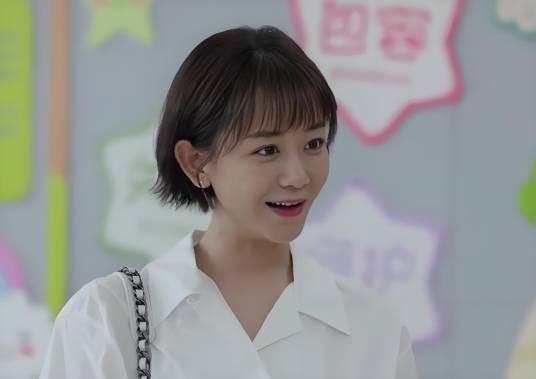 秦薇（电视剧《加油！妈妈》中的女配角）