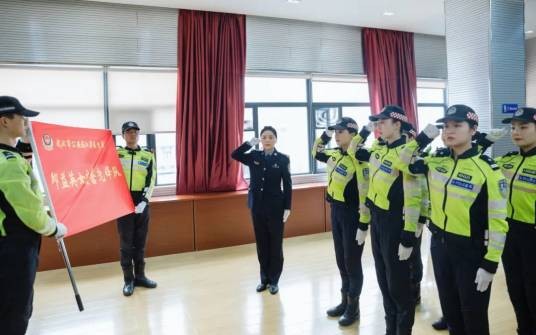 邱益英女交警先锋队