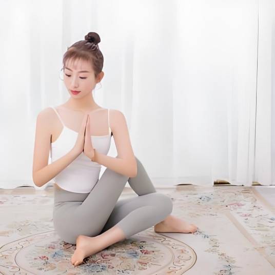 瑜伽老师美妞