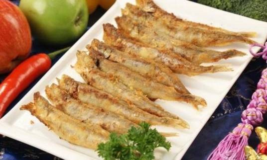煎多春鱼