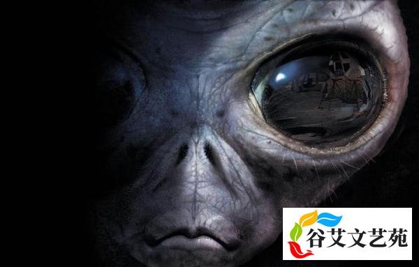 谁在暗中保护地球？2013年俄罗斯巨型陨石落地前，被神秘物体击穿