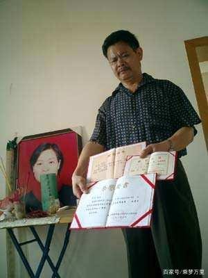 黄静裸死案回顾:历经五次尸检,男友嫌疑重大,最终怎样?