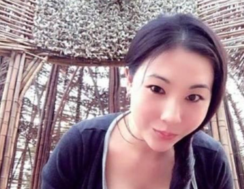 她因枪杀男友被判14年,在狱中被狱警追求,后来怎样了?