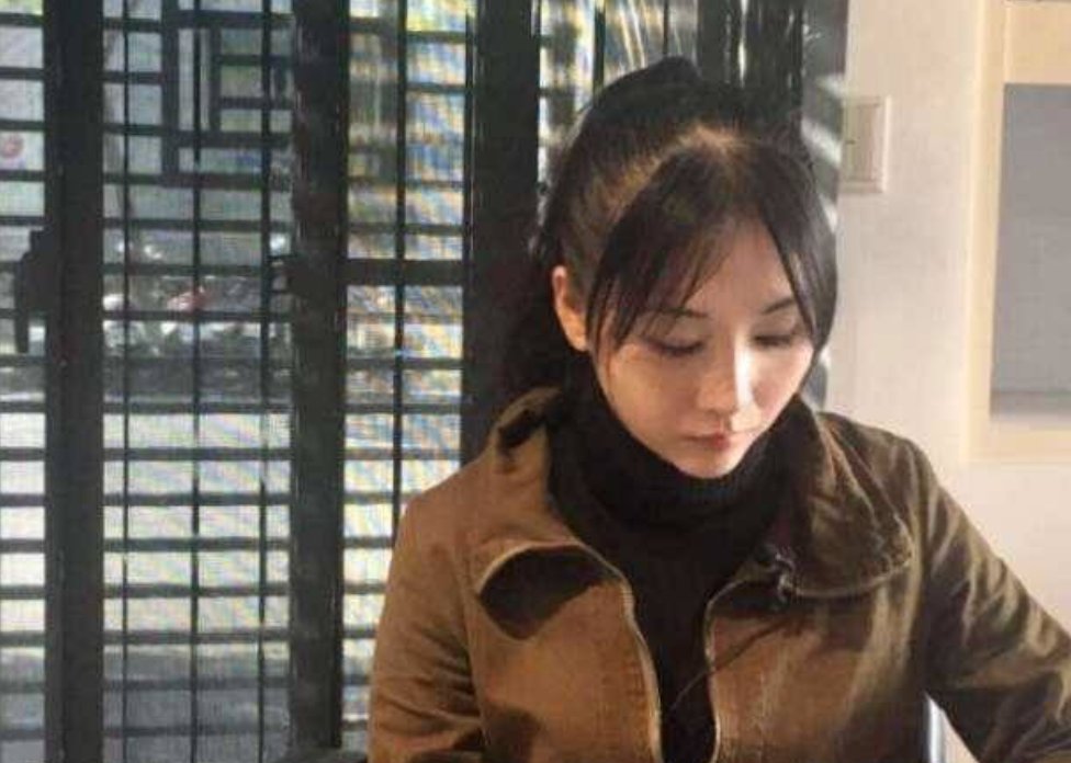 她因枪杀男友被判14年,在狱中被狱警追求,后来怎样了?
