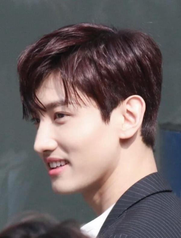 结婚2年后，东方神起沈昌珉升级当爸，从妻子怀孕到生产全程陪伴