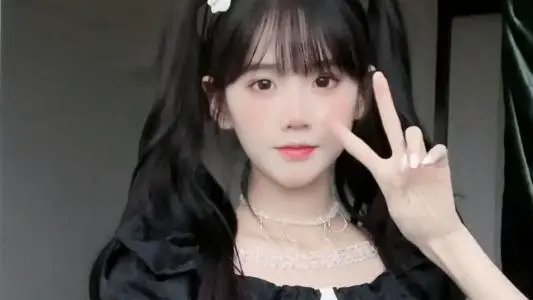 井川里予是日本人吗？