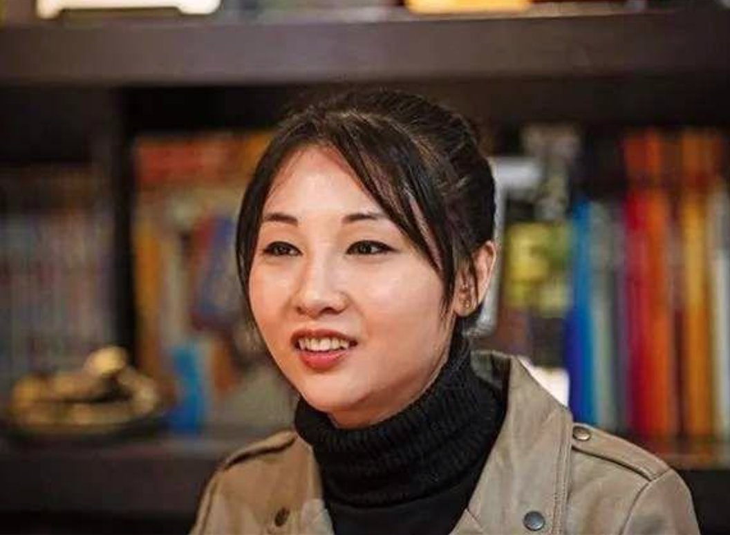她因枪杀男友被判14年,在狱中被狱警追求,后来怎样了?