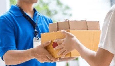 武汉一女子快递上现侮辱字眼，女子该如何维护自己的权益？