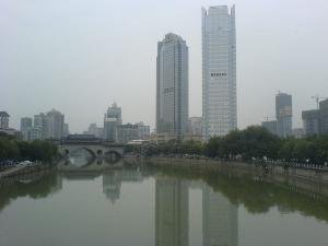 关于成都九眼桥酒吧一条街环境及当地作风？