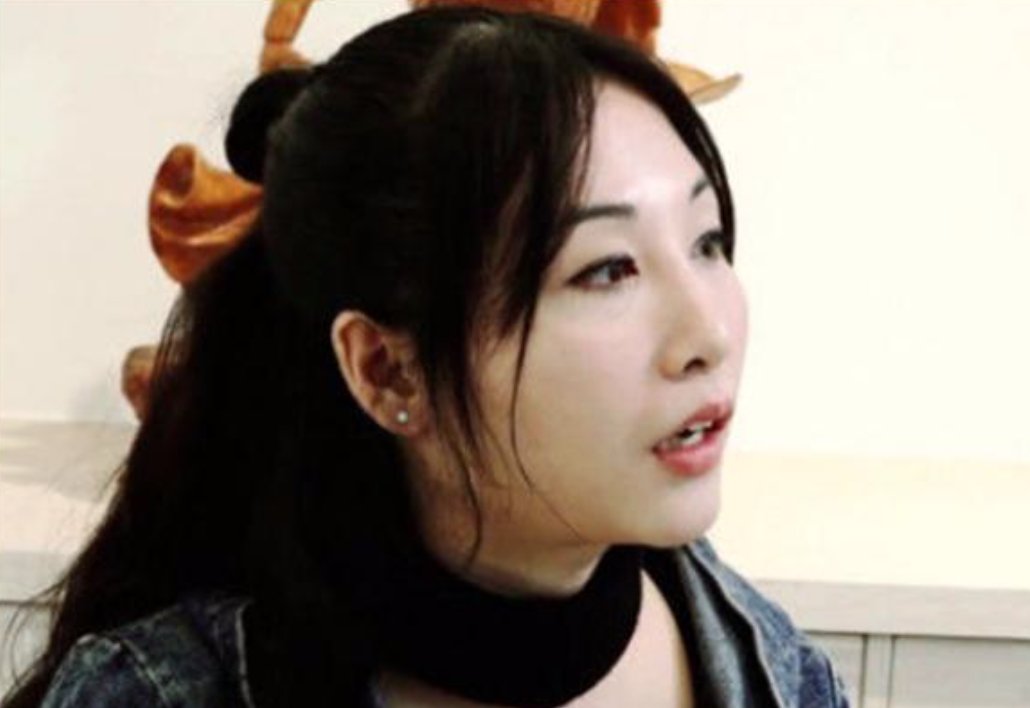 她因枪杀男友被判14年,在狱中被狱警追求,后来怎样了?