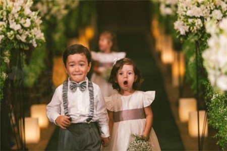 婚礼小花童穿什么样的衣服 婚礼小花童服装打扮技巧