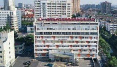 奉贤塘外皮肤病医院，双休天有专家门诊吗？