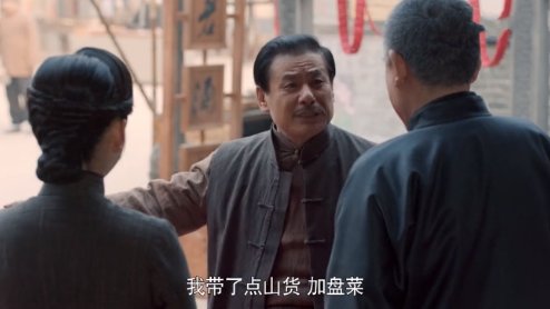 《老酒馆》中，老警察为什么要给老北风下毒？