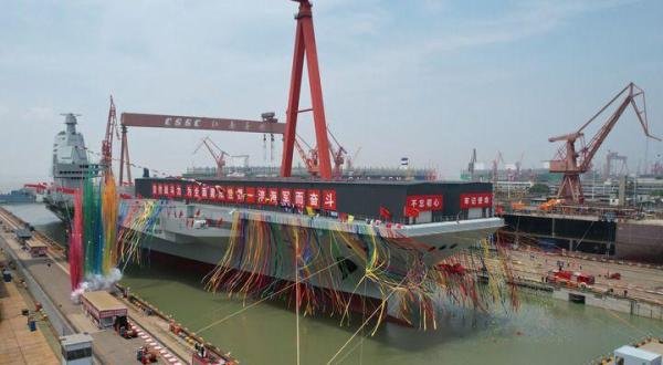 中国第三艘航母下水 命名“福建舰”