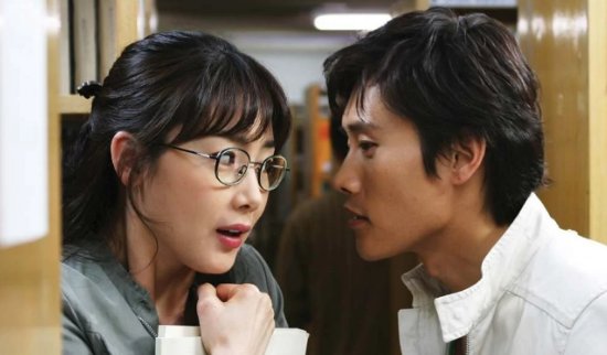 有一个电影讲述一家三姐妹,都爱上一个男人是韩国片子