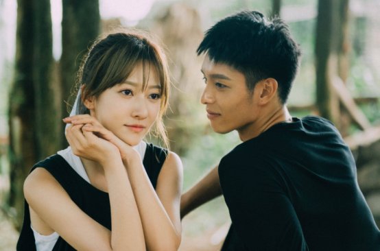 《他在逆光中告白》上热搜，勿忘夫妇超甜成初夏BG之光，对此你怎么看呢？