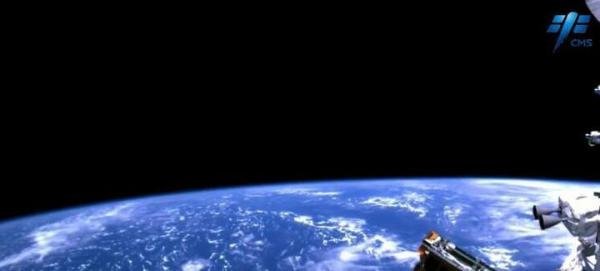 问天实验舱视角的太空美景 这是咋情况？