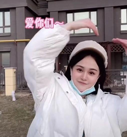 不靠脸仅凭声音走红全网的可爱屁，因露脸霸占两天热搜，她到底有什么魔力？