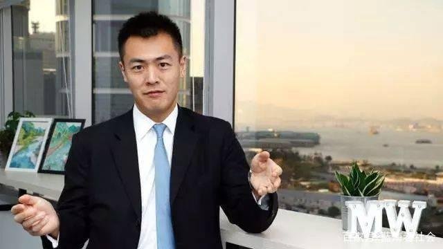 野心比刘銮雄还大，刘鸣炜转卖股权给后妈甘比，原来不过是圈套，你怎么看？