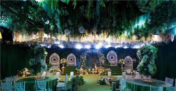 现在结婚大约多少钱一桌,预订酒店要交多少定金?