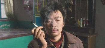 求一张《树先生》里王宝强吸烟表情包