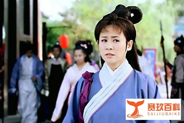政事堂：宣萱因“王宝钏挖野菜”的热梗在内地翻红，她是如何看待这种翻红方式的？