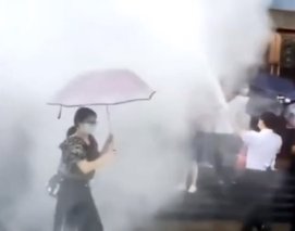 柳州一物业用高压水枪和灭火器驱赶业主，事发的原因是什么？