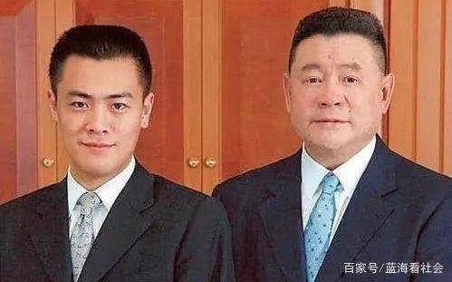 野心比刘銮雄还大，刘鸣炜转卖股权给后妈甘比，原来不过是圈套，你怎么看？