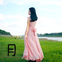 求三人闺蜜头像，一张里面有一个人，要带字，女生的。