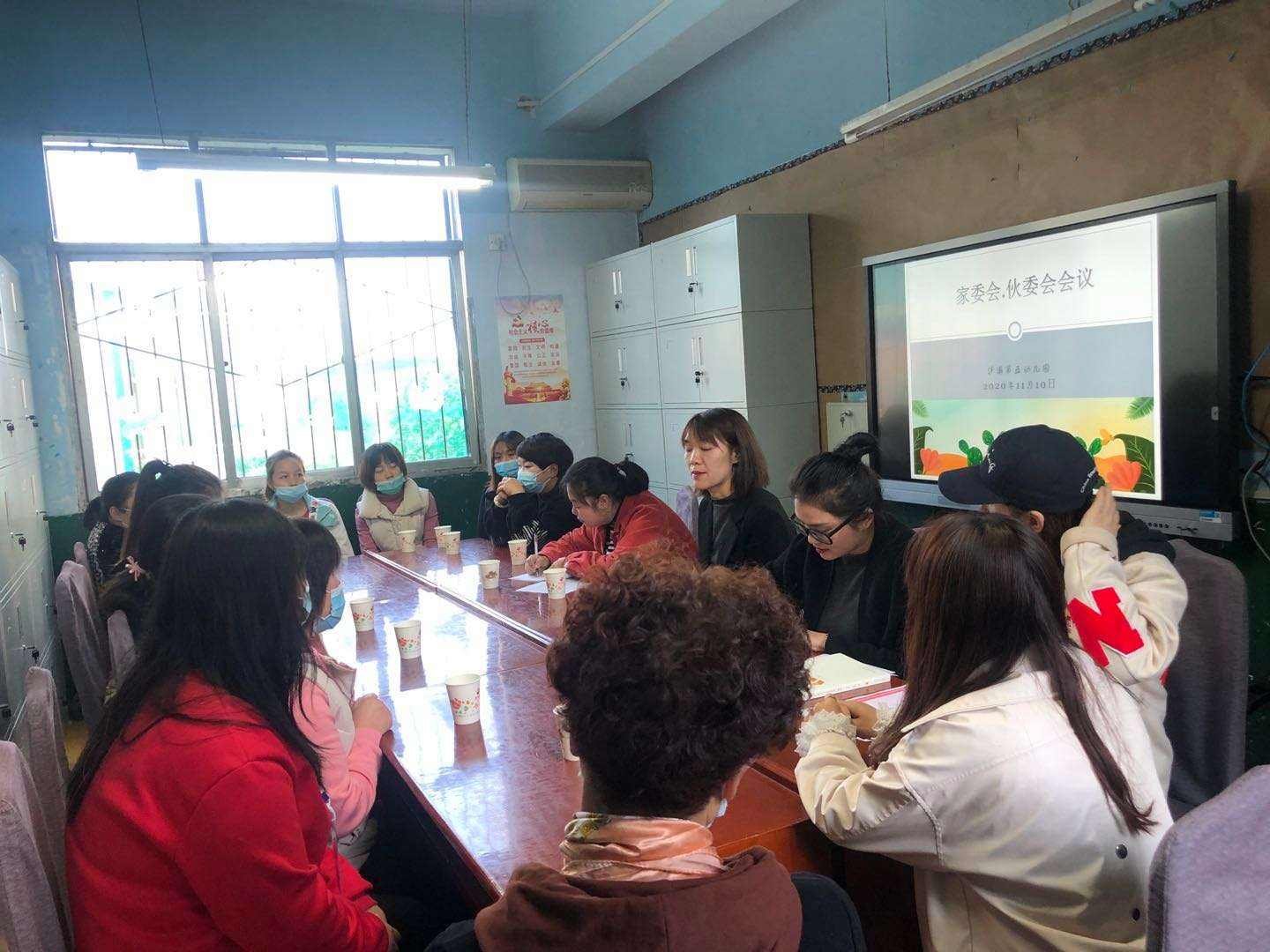 铜陵市某校全体同意的8万班费为何引质疑？家委会有权收取班费吗？