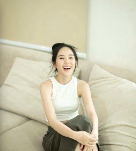 电影《灵媒》女主Narilya 戏里吓坏观众 戏外仙气四溢