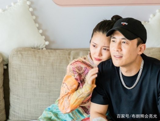 杜淳为女儿办满月，晒一家三口合照画面温馨有爱，老婆怀孕时为什么天天哭？