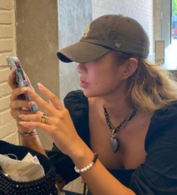 饶舌歌手被曝拍摄女生不雅视频，得手后让好友观看，有受害人轻生
