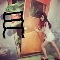 求三人闺蜜头像，一张里面有一个人，要带字，女生的。