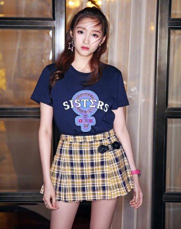 关晓彤30秒念新闻稿不卡壳，这是隐藏的主持技能被发现了吗？