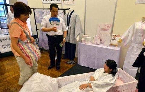 【躺入棺材体验死亡】的感悟