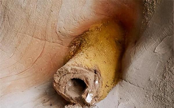 白公山未解之谜:15万年前贯穿山体的这根铁管,是怎么来的?