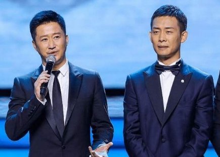 吴京：我找你拍戏，要多少钱？张译高情商回答，看出两人关系，如何回答的？