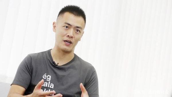 野心比刘銮雄还大，刘鸣炜转卖股权给后妈甘比，原来不过是圈套，你怎么看？